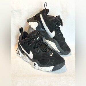 Nike Air barrage low “black” size 6.5 youth (8 women) sneakers